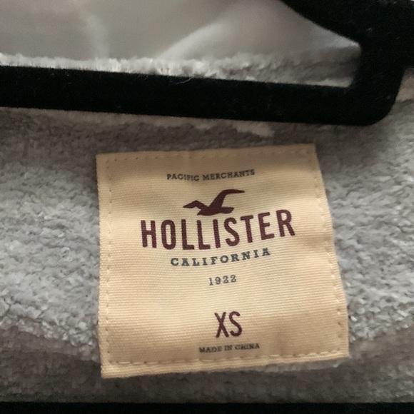 gray hollister sweater - Picture 3 of 3